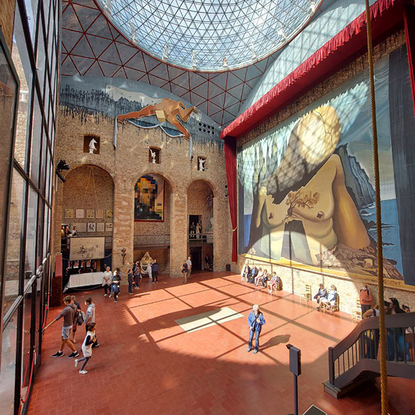 Optical illusion portrait of Abraham Lincoln inside the Dalí Theatre-Museum