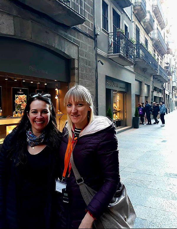 Guide with a client in Girona