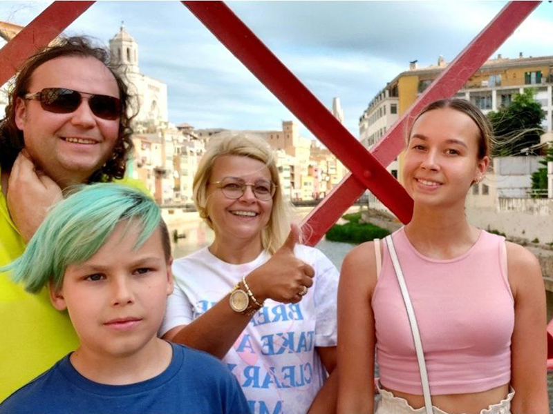 Happy clients on Eiffel bridge in Girona