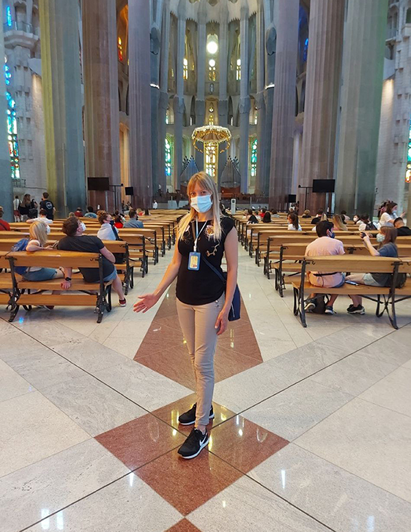 Guiding inside the basilica of the Sagrada Familia in Barcelona