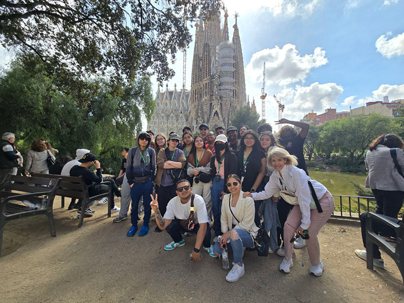 Guiding students outside the Sagrada Familia