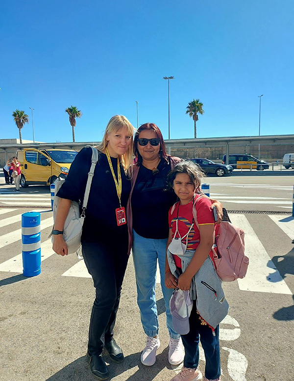 In the port of Barcelona with a beautiful mother and daughter