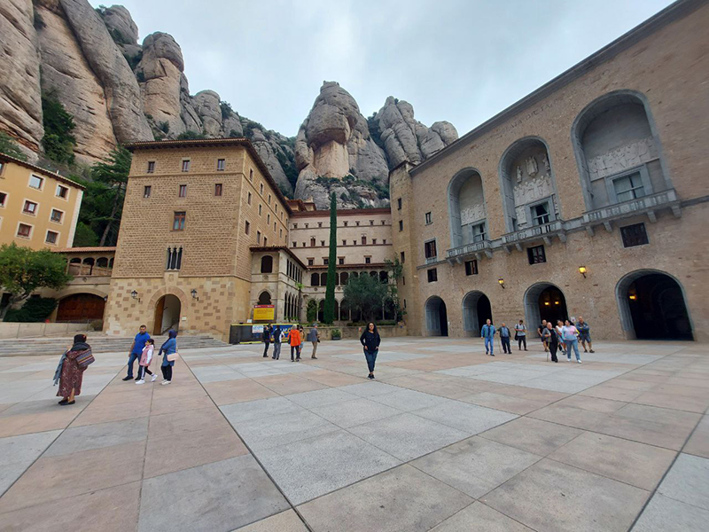Guiding in the monastery of Montserrat