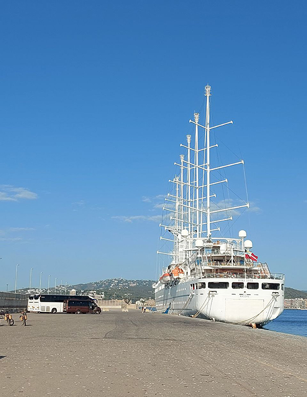 Port of Palamos with a cruise ship
