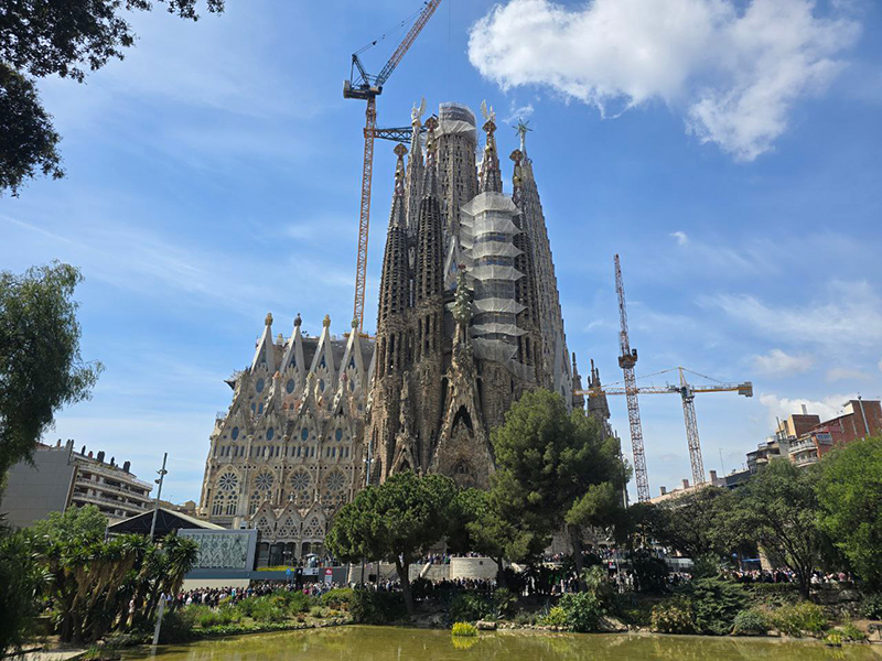 The views of the Sagrada Familia with artificial lake